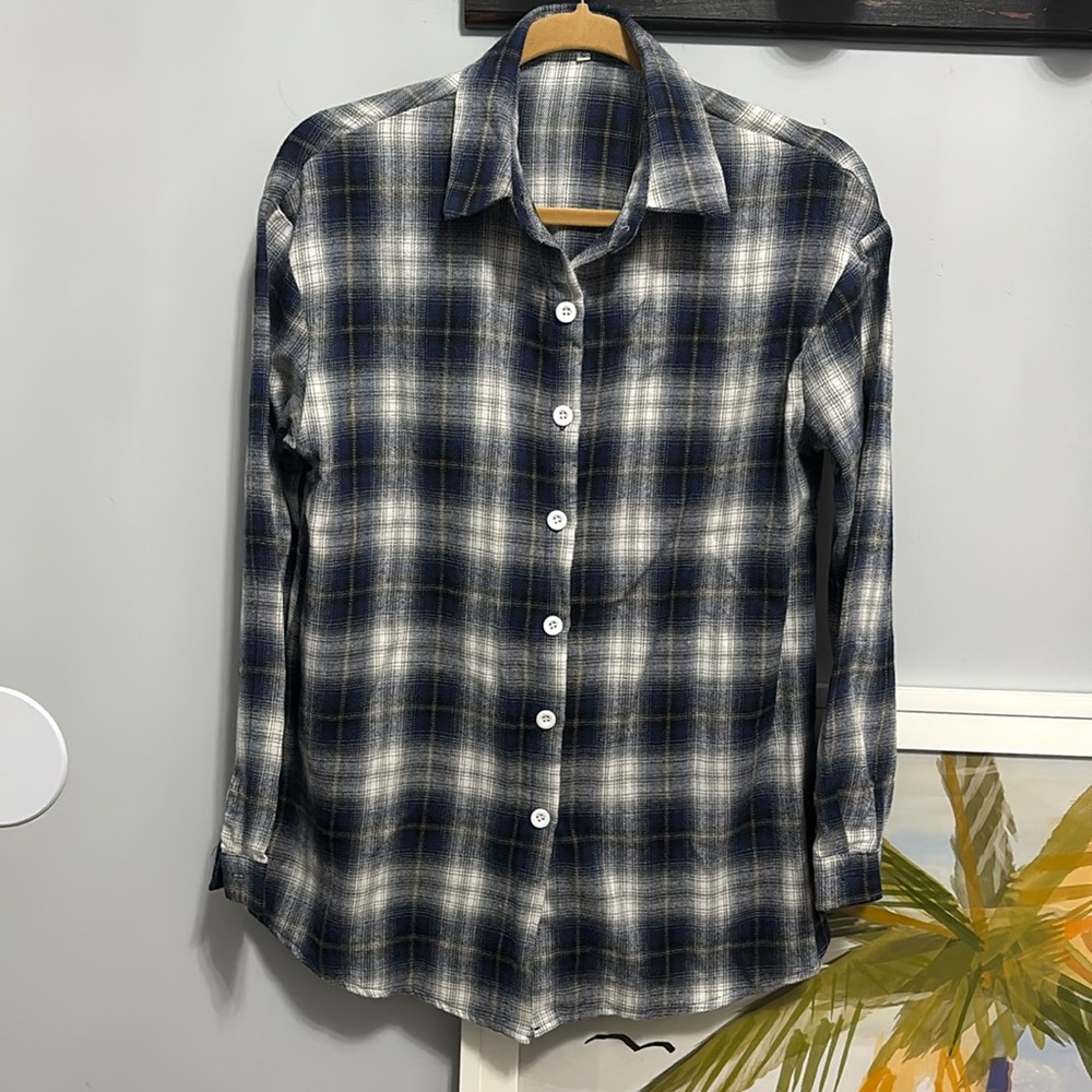 Small plaid long sleeve button up blue, black, gray